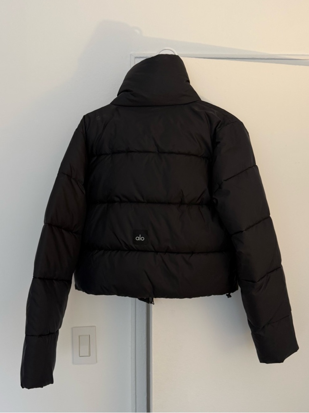 Alo Gold Rush Puffer Black - Picture 4 of 5